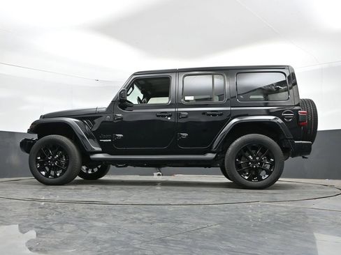Used 2021 Jeep Wrangler Unlimited Sahara AWD/4WD image 46