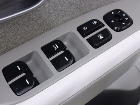 Used 2016 Kia Soul EV FWD image 29
