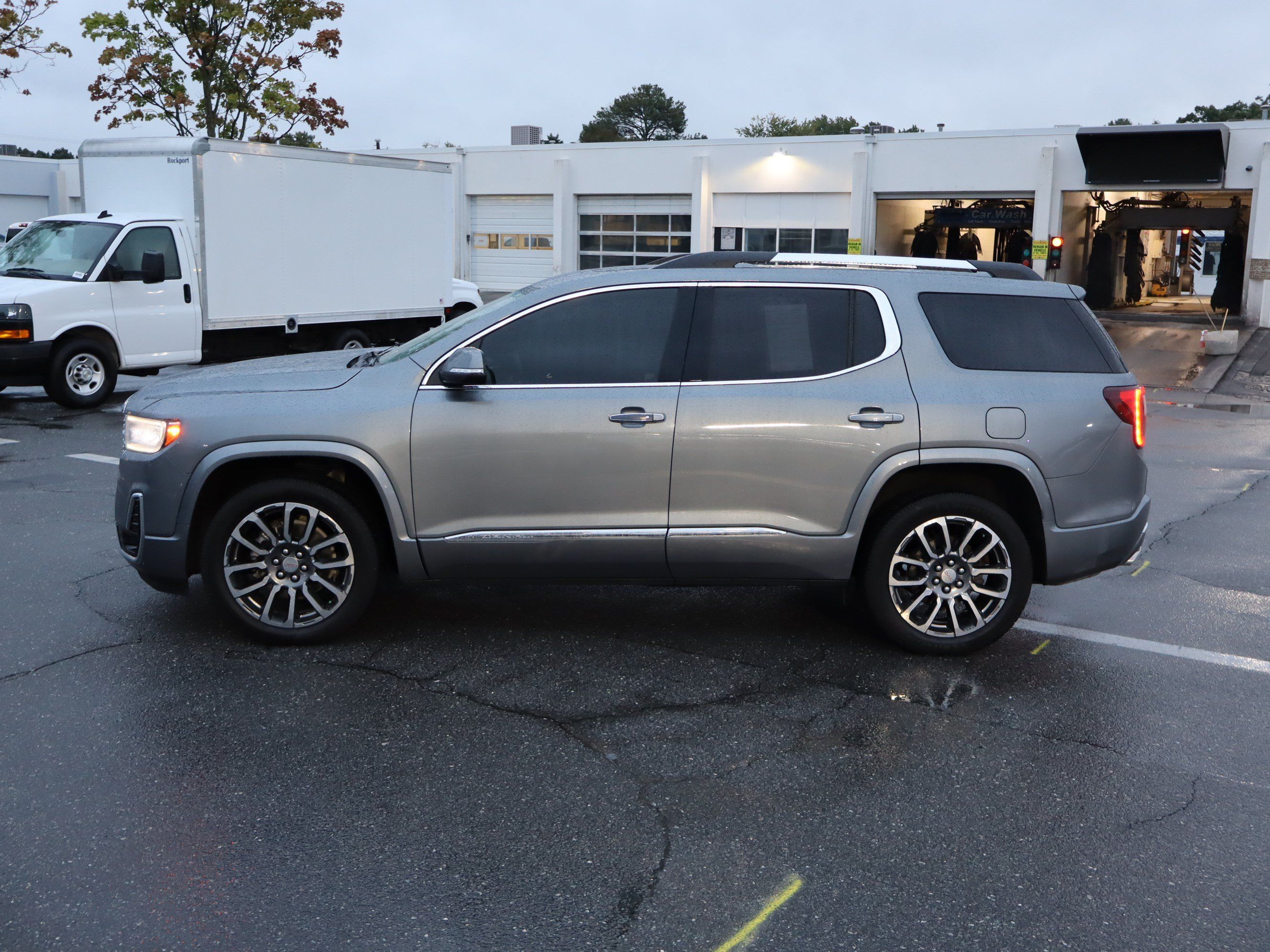 Used 2021 GMC Acadia Denali w/ Denali Ultimate Package AWD/4WD image 7