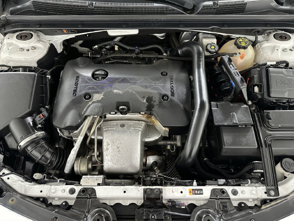 Used 2018 Chevrolet Malibu Premier FWD image 32