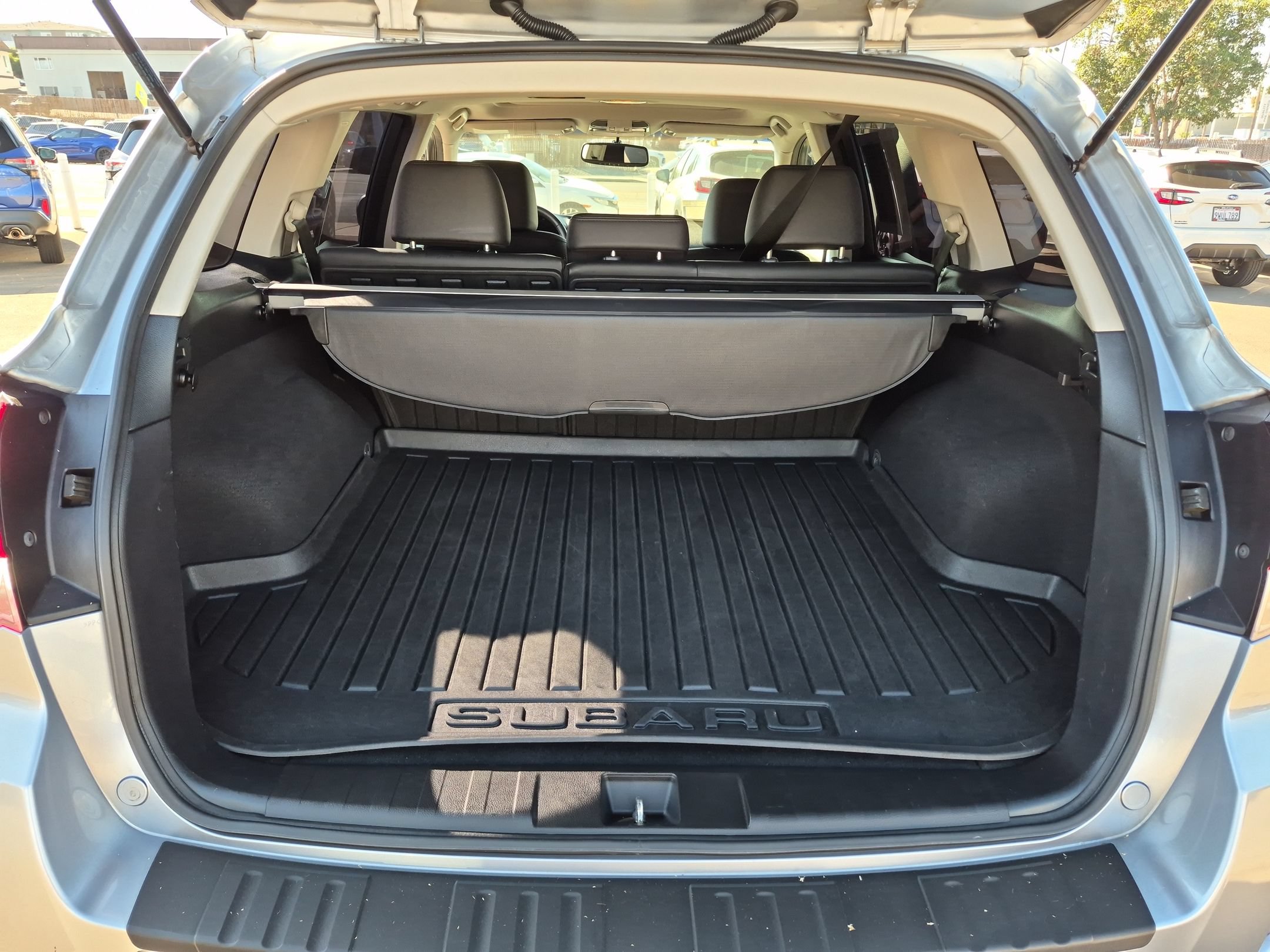 Used 2013 Subaru Outback 2.5i Limited w/ Moonroof Pkg AWD/4WD image 23