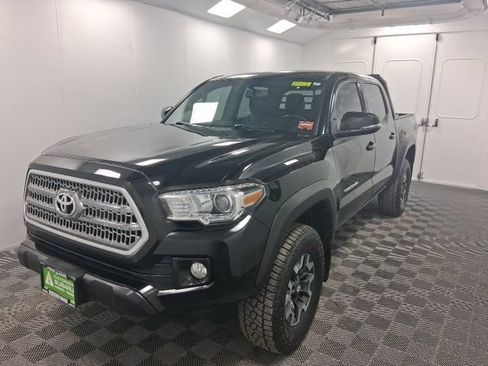 Used 2017 Toyota Tacoma TRD Off-Road w/ Tow Package (A/T) AWD/4WD image 3