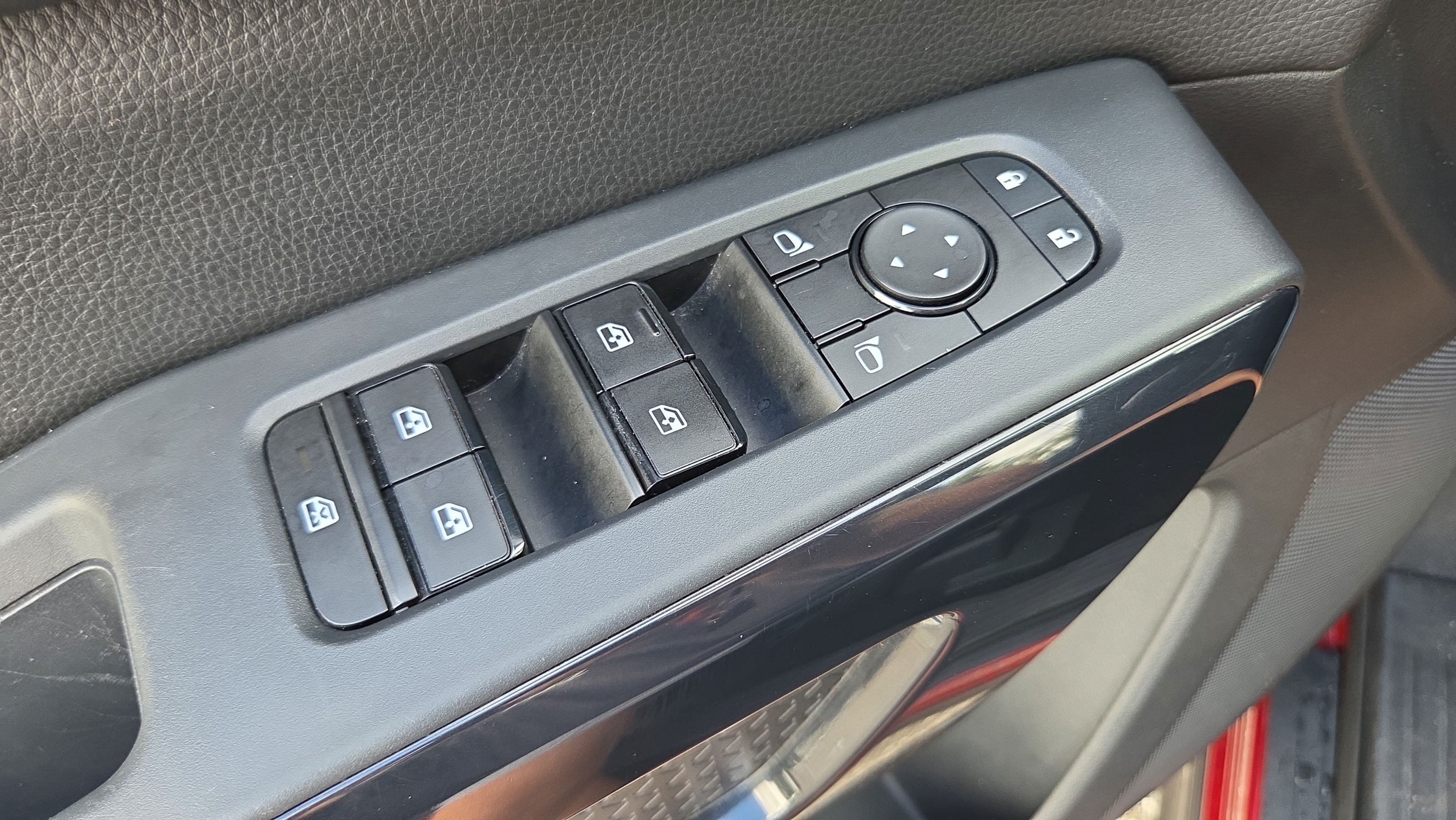 Used 2024 Nissan Pathfinder SV AWD/4WD image 32