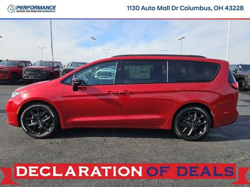 New 2026 Chrysler Pacifica Select image 4