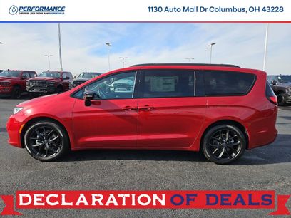 New 2026 Chrysler Pacifica Select