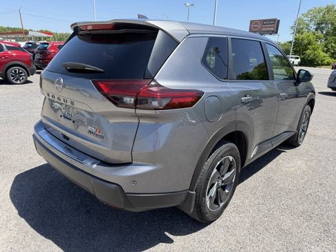 Used 2024 Nissan Rogue SV AWD/4WD image 8
