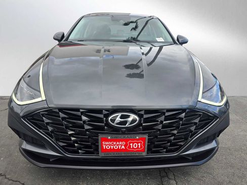 Used 2022 Hyundai Sonata Limited w/ Preferred Accessory Package image 8