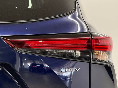 Used 2026 Toyota Highlander Platinum image 12