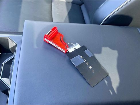 Used 2025 Tesla Cybertruck AWD Crew Cab image 10