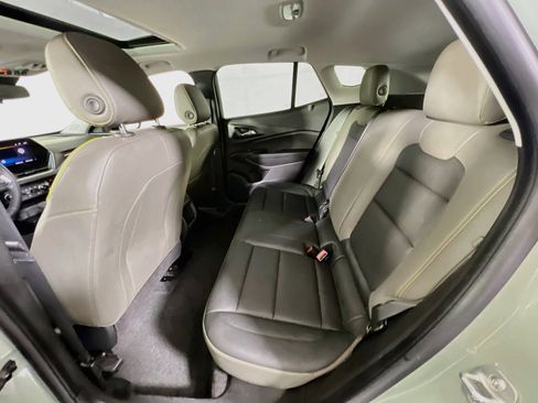 Used 2025 Chevrolet Trax ACTIV w/ Sunroof Package FWD image 24