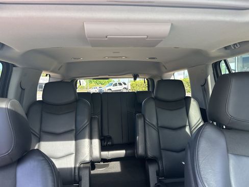 Used 2019 Cadillac Escalade Premium Luxury AWD/4WD image 33