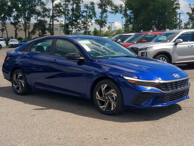New 2025 Hyundai Elantra SEL FWD image 3