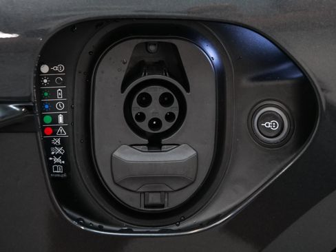 New 2025 Porsche Taycan 4S image 16