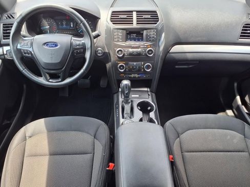 Used 2019 Ford Explorer XLT image 15