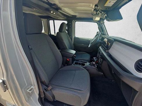 Used 2024 Jeep Wrangler Unlimited AWD/4WD image 18