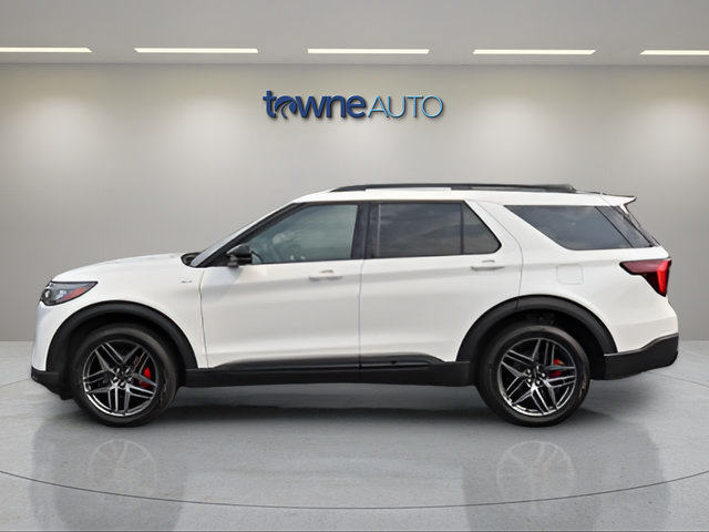 Used 2025 Ford Explorer ST-Line w/ ST-Line Street Pack AWD/4WD image 2
