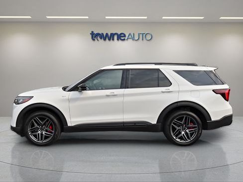 Used 2025 Ford Explorer ST-Line w/ ST-Line Street Pack AWD/4WD image 2