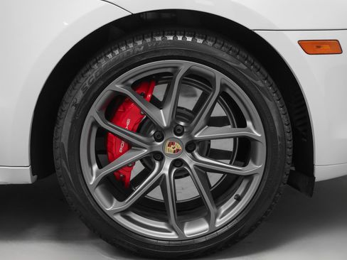 Certified 2025 Porsche Macan GTS image 17