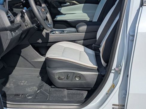 New 2026 Chevrolet Traverse High Country FWD image 11