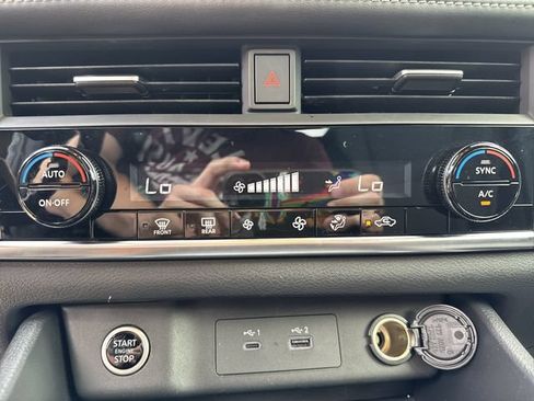 Used 2023 Nissan Rogue SV FWD image 28