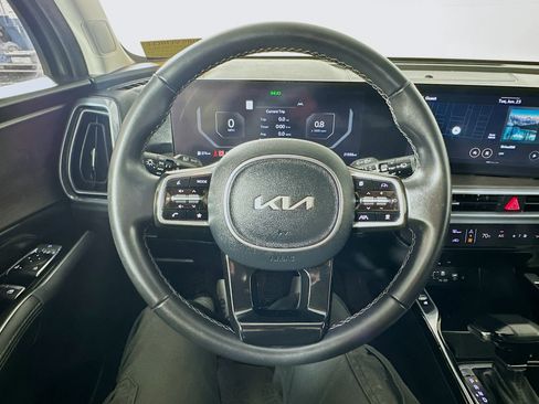 Used 2024 Kia Sorento SX AWD/4WD image 11