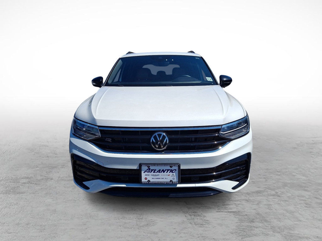 Used 2024 Volkswagen Tiguan SE R-Line AWD/4WD image 2