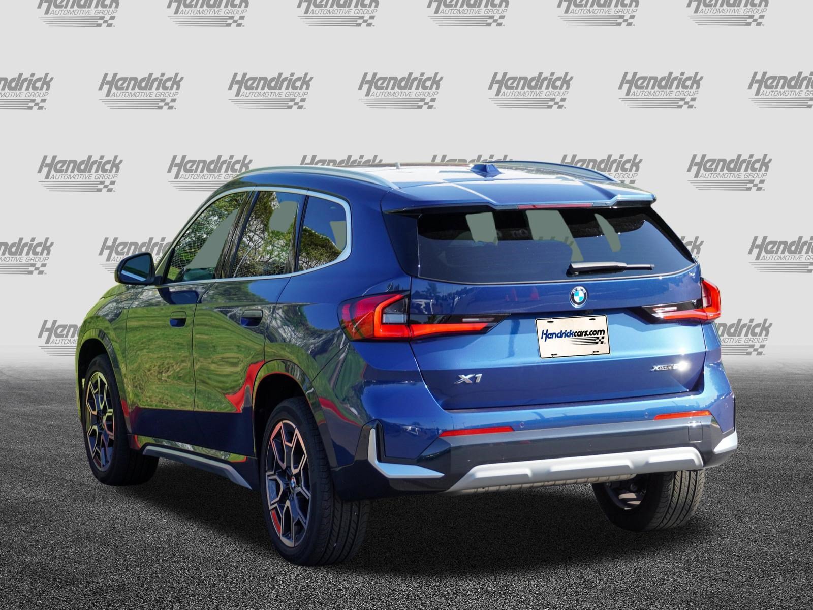 Used 2025 BMW X1 xDrive28i AWD/4WD image 6