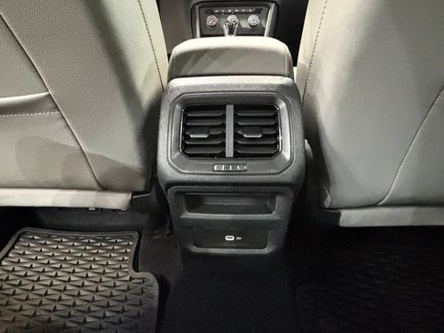 Used 2022 Volkswagen Taos SE AWD/4WD image 22