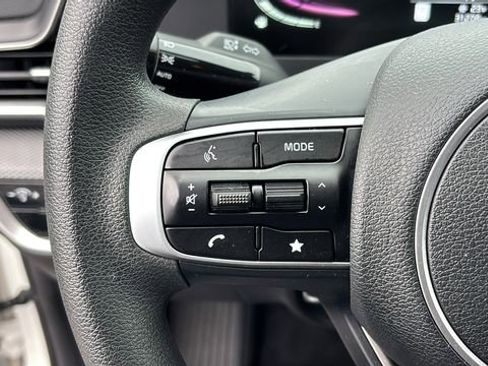Used 2024 Kia Sportage LX image 15