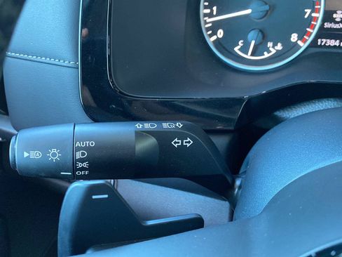 Certified 2025 Nissan Pathfinder SL FWD image 44