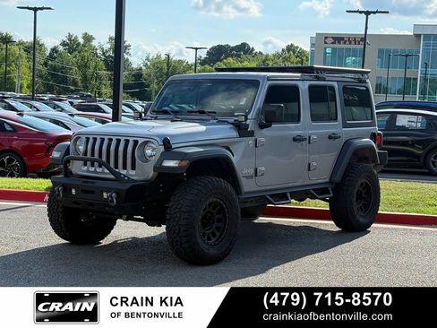 Used 2018 Jeep Wrangler Unlimited Sport AWD/4WD image 3