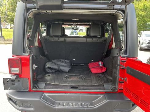 Used 2017 Jeep Wrangler Unlimited Rubicon AWD/4WD image 13