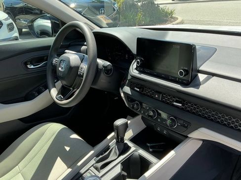 Certified 2025 Honda Accord SE image 15