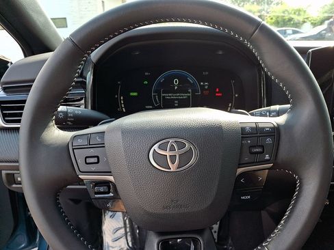 Used 2025 Toyota Camry SE FWD image 20
