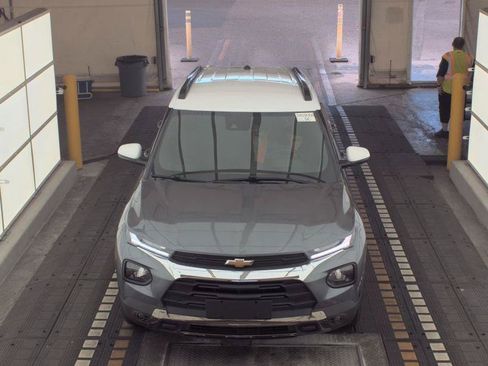 Used 2021 Chevrolet TrailBlazer ACTIV w/ Convenience Package FWD image 2