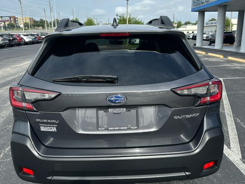 Used 2023 Subaru Outback Premium AWD/4WD image 4