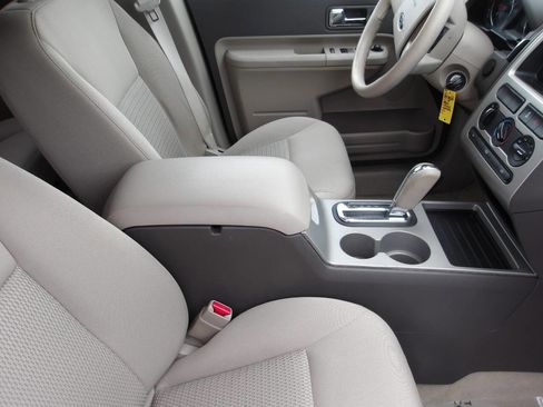 Used 2010 Ford Edge SE image 18