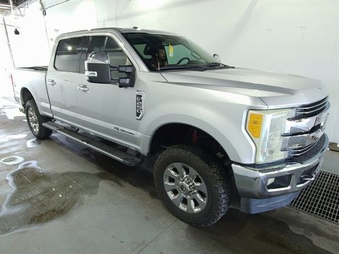 Used 2017 Ford F250 Lariat w/ Lariat Ultimate Package AWD/4WD image 2
