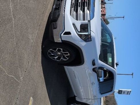 New 2026 GMC Sierra 1500 SLE image 3