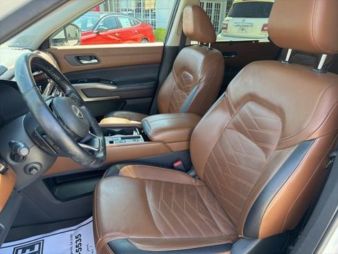 Used 2022 Nissan Pathfinder Platinum w/ Lighting Package (N92) FWD image 9
