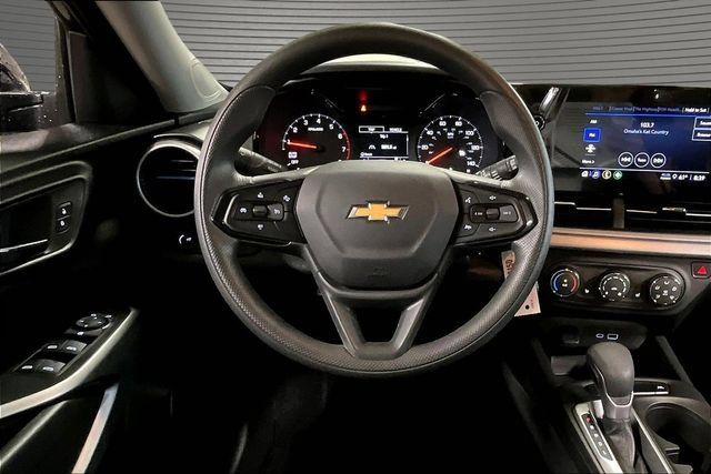 Used 2026 Chevrolet Trax LS w/ LS Convenience Package FWD image 8
