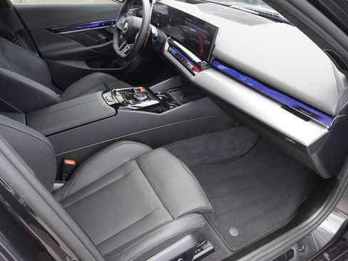 Used 2026 BMW M5 Touring AWD/4WD image 22