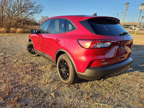 Used 2022 Ford Escape SE w/ SE Sport Appearance Package image 6