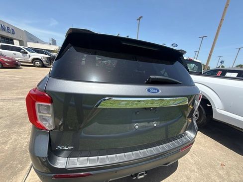 Used 2022 Ford Explorer XLT w/ Equipment Group 202A RWD image 4