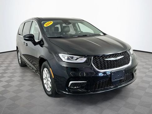 Certified 2024 Chrysler Pacifica Touring-L FWD image 2