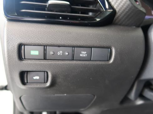 Used 2022 Nissan Sentra SV FWD image 19