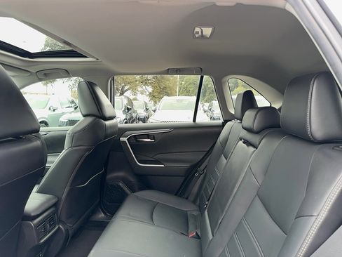 Used 2021 Toyota RAV4 XLE Premium image 15