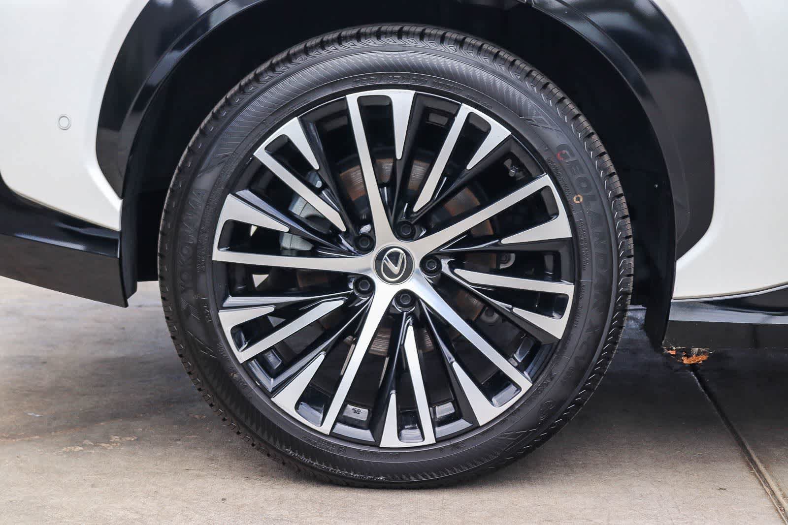 Used 2023 Lexus RZ 450e Premium w/ Technology Package AWD/4WD image 8