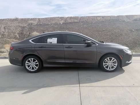 Used 2017 Chrysler 200 Limited Platinum w/ Comfort & Convenience Group image 4