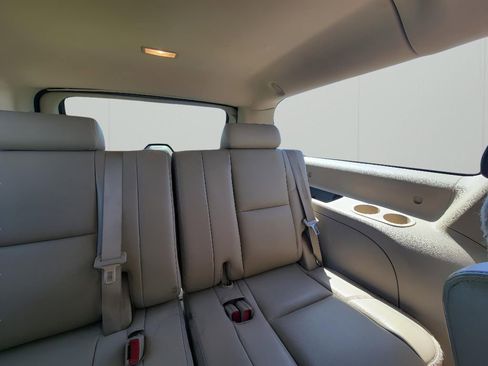 Used 2014 Chevrolet Suburban LTZ AWD/4WD image 32